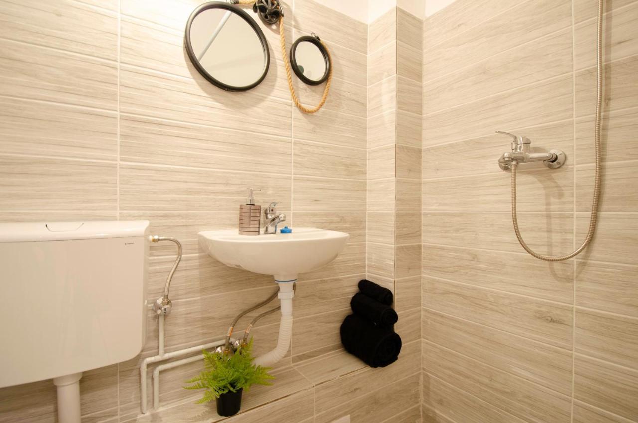 Miha Modern And Central Apartament Arad Kültér fotó